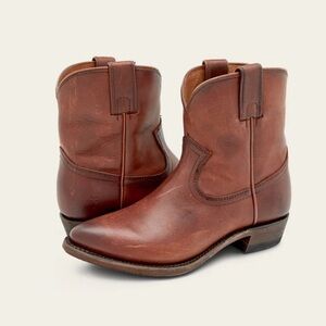 Frye Billy Short Leather Booties in Cognac